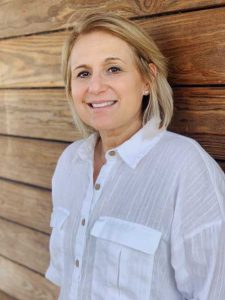 Roxanna Losada Radley, MA, LCPC, clinical psychotherapist in Bethesda, Maryland.